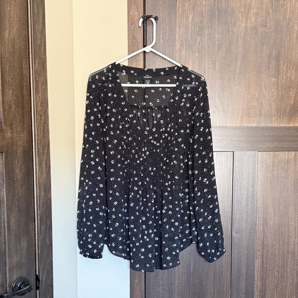 Torrid Women’s Black & White Floral V-Neck Pleated Long Sleeve Blouse Size 1 - Picture 2 of 13
